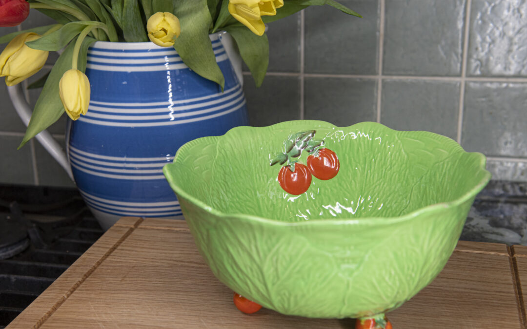 Cabbage Leaf & Tomato Bowl – £75