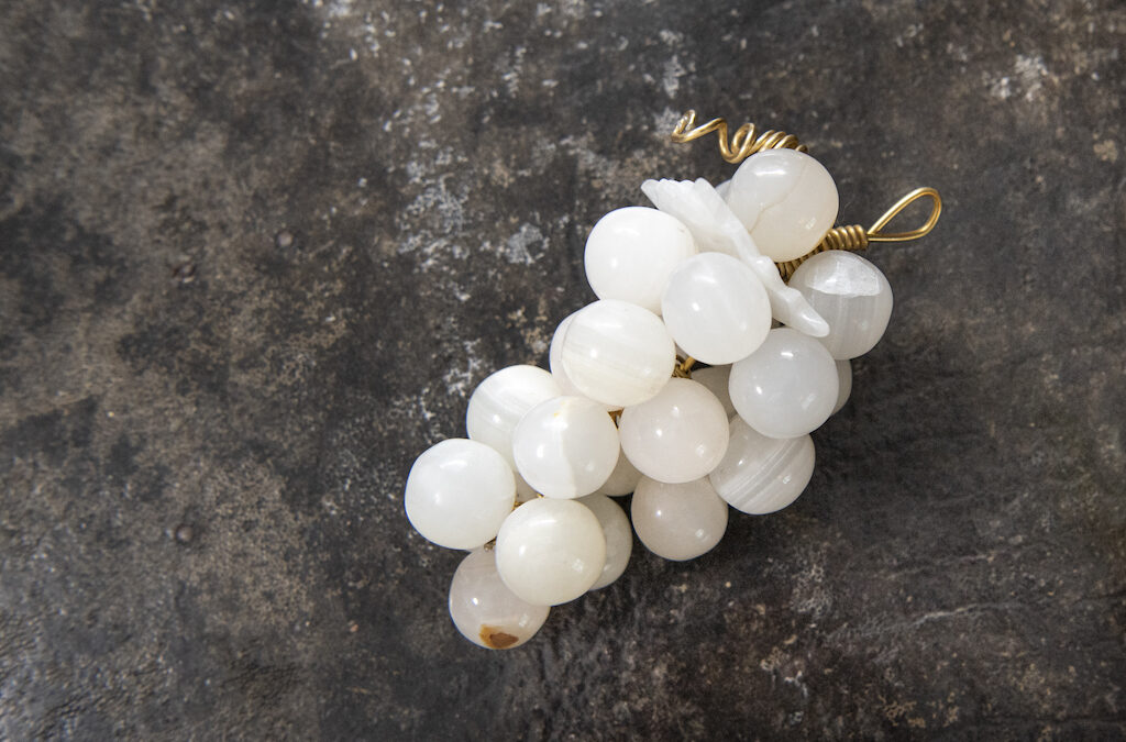 Vintage Bunch of White Agate Grapes – £45