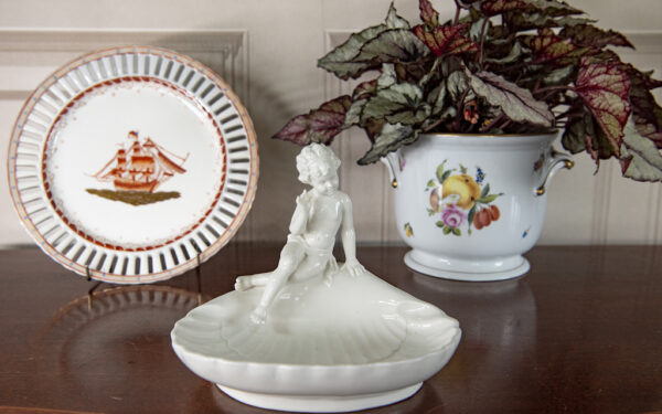 SOLD – Scallop shell dish with boy