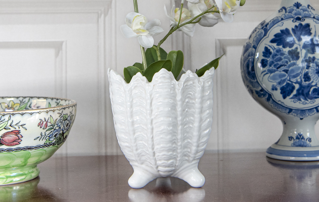 Clamshell White China Vase – £55