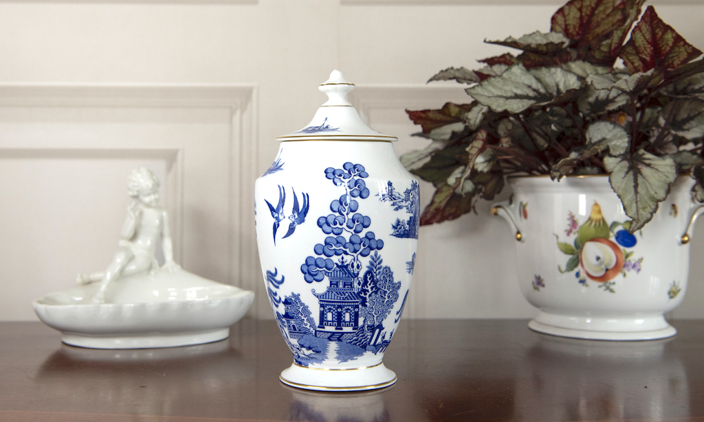 Coalport China Willow Pattern Urn – £40