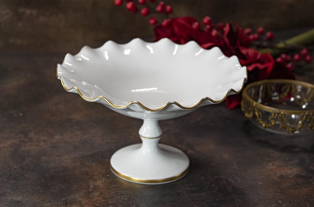 Vista Allegre Ruffle Edged Footed dish – £48