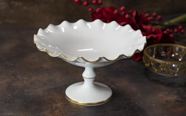 Vista Allegre Ruffle Edged Footed dish – £48