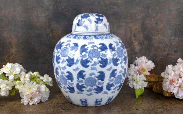 Blue and White Chinese Style Lidded Round Jar – £65