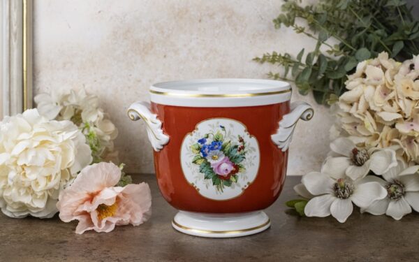 Vista Alegre Cachepot – £85