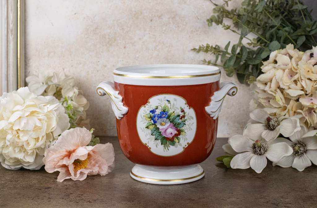 Vista Alegre Cachepot – £85