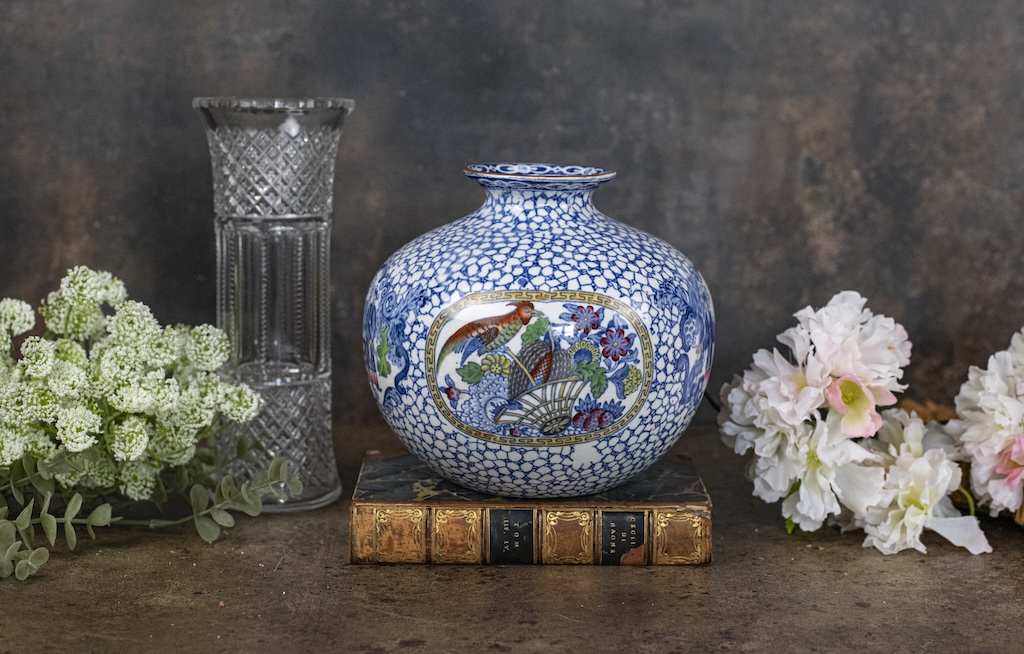 William Adams Chinese Bird Round Vase – £68